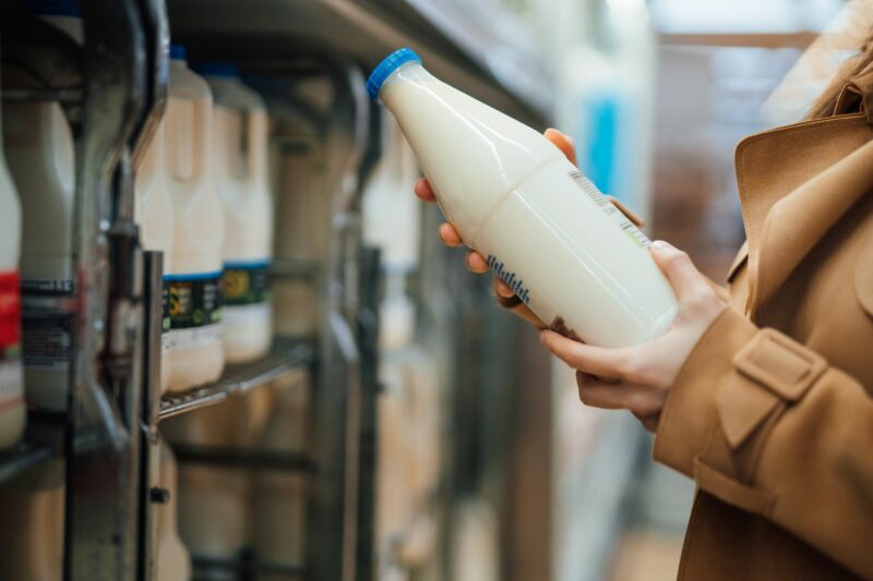 Autoriteti i Konkurrencës mbyll hetimin për nënproduktet e qumështit, pa konstatuar shkelje